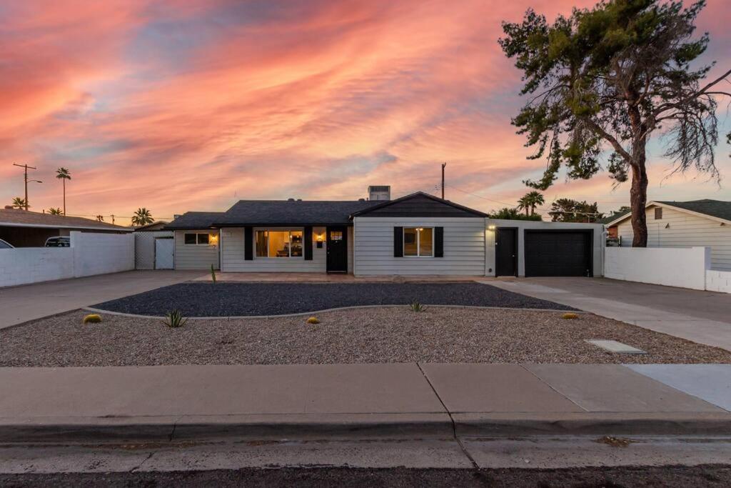 New Midtown Modern Studio With Backyard Phoenix Zewnętrze zdjęcie