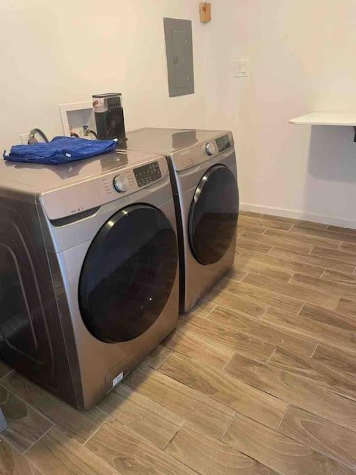 New Midtown Modern Studio With Backyard Phoenix Zewnętrze zdjęcie