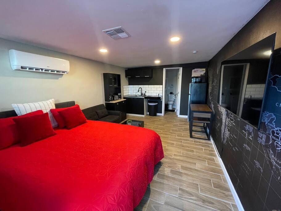 New Midtown Modern Studio With Backyard Phoenix Zewnętrze zdjęcie