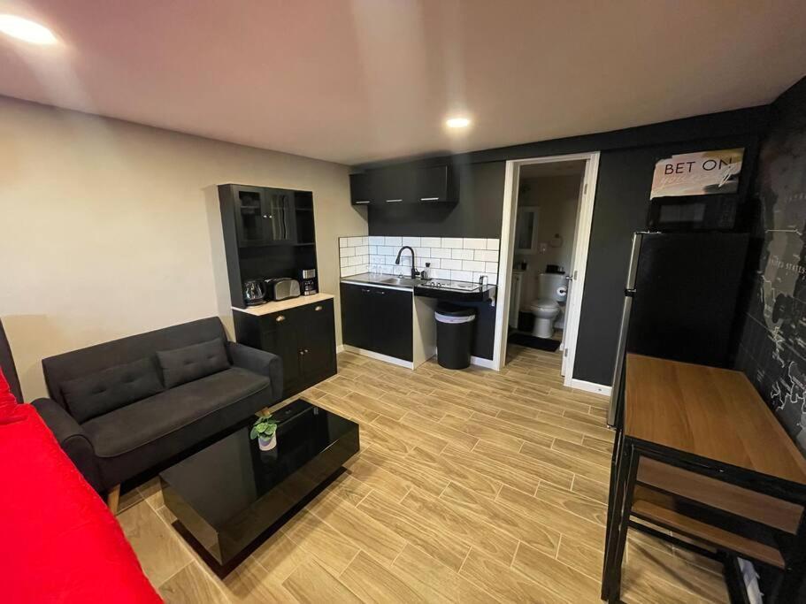 New Midtown Modern Studio With Backyard Phoenix Zewnętrze zdjęcie