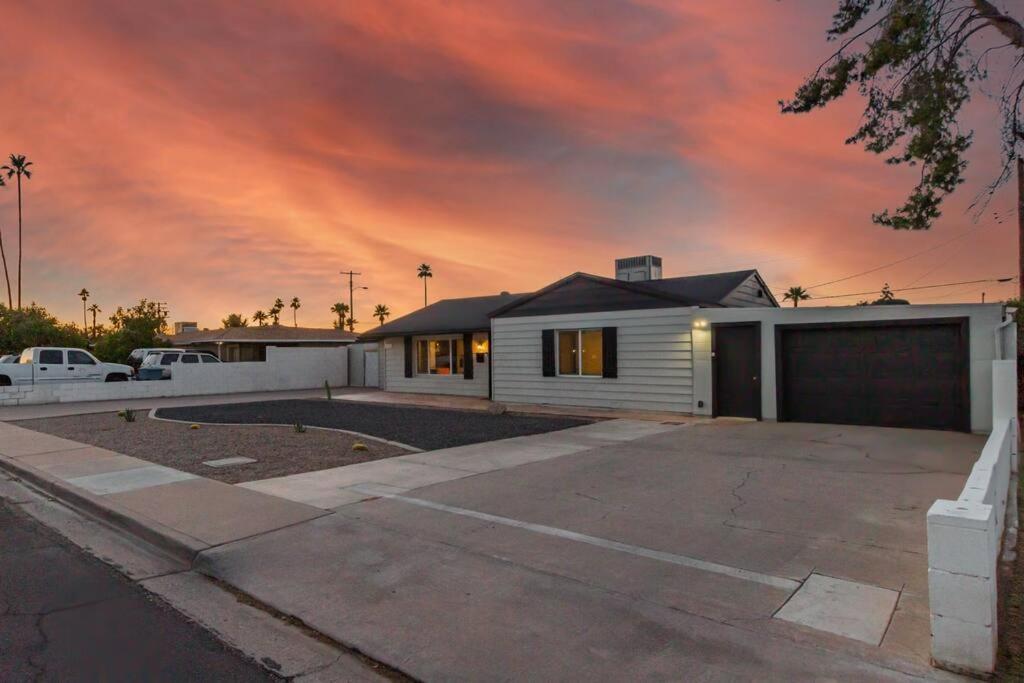 New Midtown Modern Studio With Backyard Phoenix Zewnętrze zdjęcie